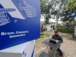 Menyesap Kopi Semberi Belajar Teknologi di Kafe Futuristik Bandung