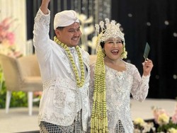 7 Potret Semringah Boiyen Dipersunting Rully Anggi Akbar