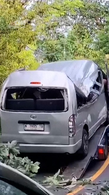 Evakuasi Minibus Kecelakaan di Bali yang Tewaskan 5 Turis China