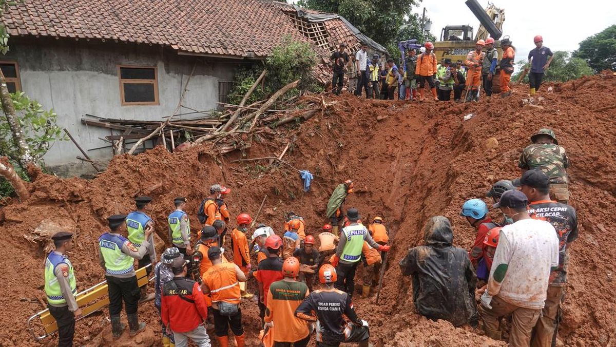 Update Longsor Cilacap: 8 Korban Tewas Ditemukan, 10 Masih Dicari