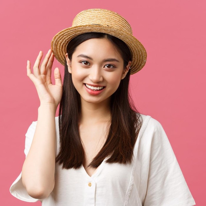 Orang lahir Senin punya kepribadian unik, lembut, penyayang, disiplin, pekerja keras, dan mudah beradaptasi. Mereka juga sangat peka, empatik, dan punya intuisi kuat yang sering membuat kagum.