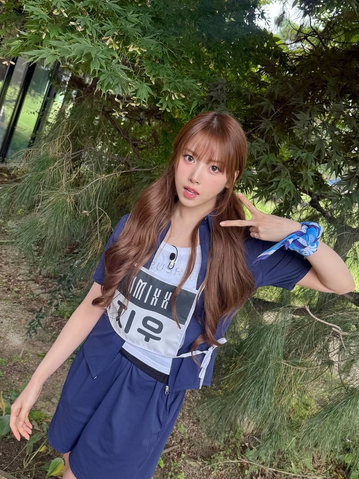 Bagi yang belum tahu, pecinta musim dingin satu ini memulai karier sebagai personel girl group tersebut ketika dirinya masih berusia 16 tahun. Saat awal debut, ia pun dikenal dengan parasnya yang manis dan innocent. / Foto: instagram.com/nmixx_official