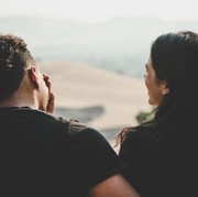 3 Cara Halus Introvert Mengungkapkan Rasa Sayangnya