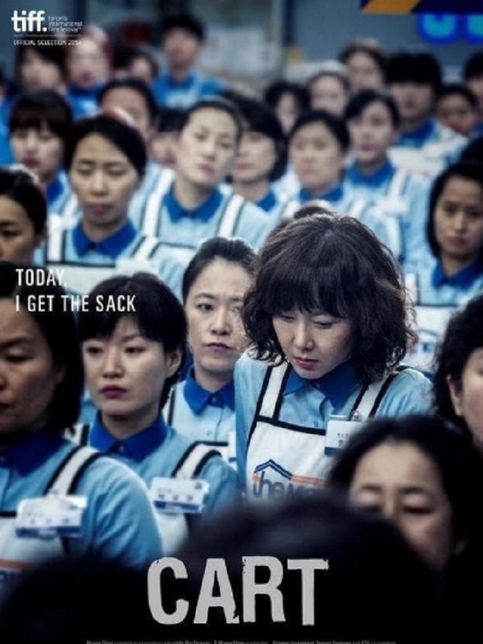 Diadaptasi dari kisah nyata, Cart menghadirkan kritik sosial terhadap praktik eksploitasi perusahaan melalui kisah para pegawai supermarket ritel yang tiba-tiba diberhentikan dari pekerjaan mereka.