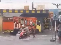 Jalan Bawah Jembatan Viaduk Gempol Terendam Banjir