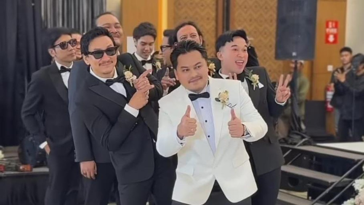 Kece Badai&comma; Ini 7 Potret Gagah Groomsmen di Pernikahan Boiyen