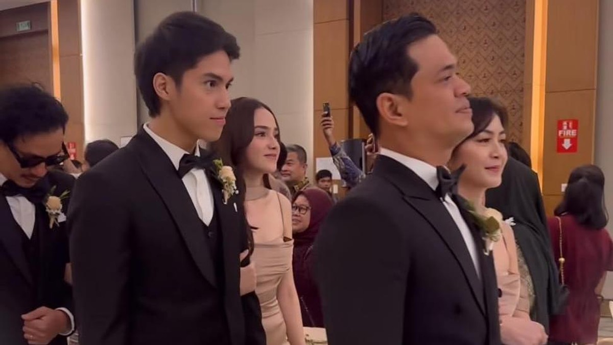 Kece Badai&comma; Ini 7 Potret Gagah Groomsmen di Pernikahan Boiyen