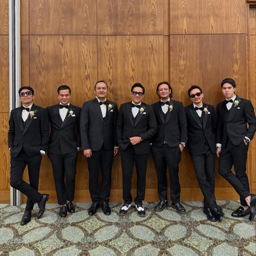 Kece Badai, Ini 7 Potret Gagah Groomsmen di Pernikahan Boiyen