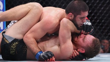 Berita Panas dari Dunia Sport CNN : Islam Makhachev Singgung Trump usai Hajar Della Maddalena di UFC 322