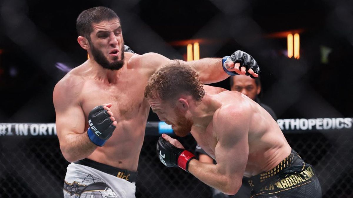 Reaksi Makhachev usai Rebut Gelar Juara Dunia UFC dari Della Maddalena
