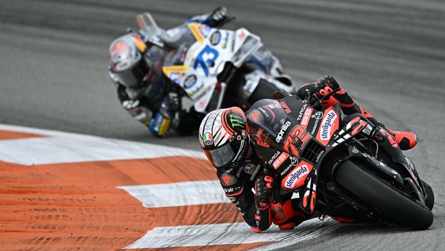 Marco Bezzecchi menang di MotoGP Valencia 2025, sementara Francesco Bagnaia terjatuh. Berikut klasemen akhir MotoGP 2025.