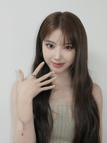 Simak Penampilan Terbaru Jiwoo NMIXX yang Bikin Pangling, Makin Glow Up!