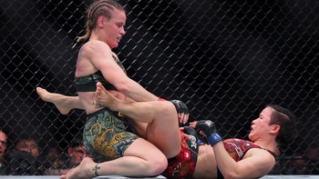 FOTO: Bekuk Weili, Shevchenko Amankan Sabuk UFC Women's Flyweight