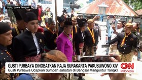 VIDOE: Gusti Purbaya Dinobatkan Menjadi Raja Surakarta Pakubuwono XIV
