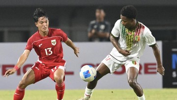 Update Eksklusif Olahraga CNN : Indra Sjafri Ogah Timnas Indonesia U-23 Disamakan dengan Era Vanenburg