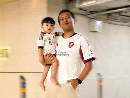 5 Potret Wajah Elio Anak Joshua Suherman & Clairine Clay yang Menggemaskan