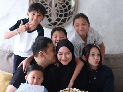 Deretan Artis yang Hamil Anak Kelima di Usia 30 Tahunan