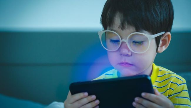 7 Ciri Anak Kecanduan Screen Time Perlu Diwaspadai, Ini Cara Mengatasinya