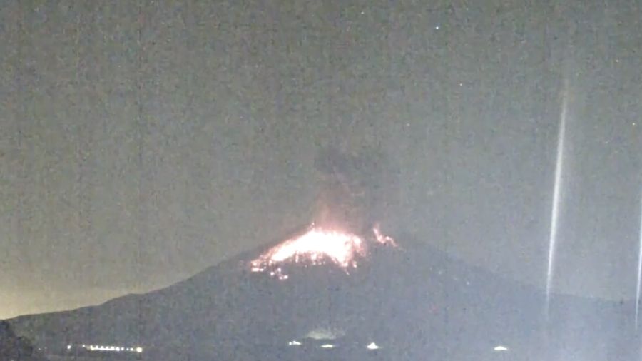 Badan Meteorologi Jepang mengimbau masyarakat di sekitar Gunung Sakurajima untuk mengenakan perlindungan diri menyusul erupsi yang terjadi pada Minggu (16/11/2025) pagi. Badan Meteorologi Jepang mengimbau masyarakat di sekitar Gunung Sakurajima untuk mengenakan perlindungan diri menyusul erupsi yang terjadi pada Minggu (16/11/2025) pagi. (Tangkapan Layar Video Reuters/NNN/JAPAN)