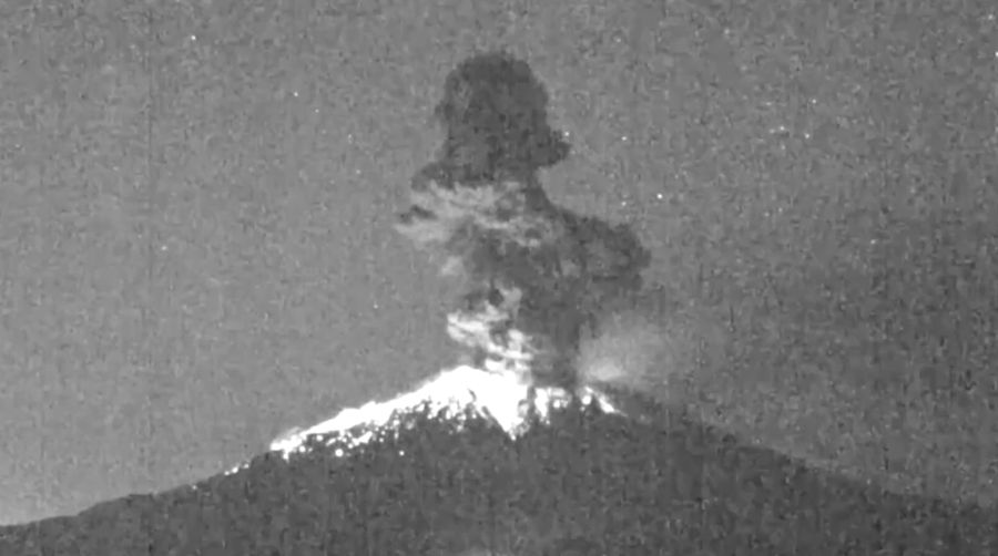 Badan Meteorologi Jepang mengimbau masyarakat di sekitar Gunung Sakurajima untuk mengenakan perlindungan diri menyusul erupsi yang terjadi pada Minggu (16/11/2025) pagi. Badan Meteorologi Jepang mengimbau masyarakat di sekitar Gunung Sakurajima untuk mengenakan perlindungan diri menyusul erupsi yang terjadi pada Minggu (16/11/2025) pagi. (Tangkapan Layar Video Reuters/NNN/JAPAN)