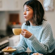 Pecinta Kopi dan Teh Wajib Tahu, Ini 5 Cara Aman Tetap Bisa Minum Kopi dan Teh Tanpa Bikin Gigi Kuning!