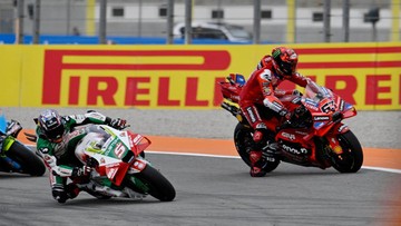 Sorotan Dunia Olahraga CNN Sport : Zarco Minta Maaf usai Bikin Bagnaia Tersungkur di MotoGP Valencia