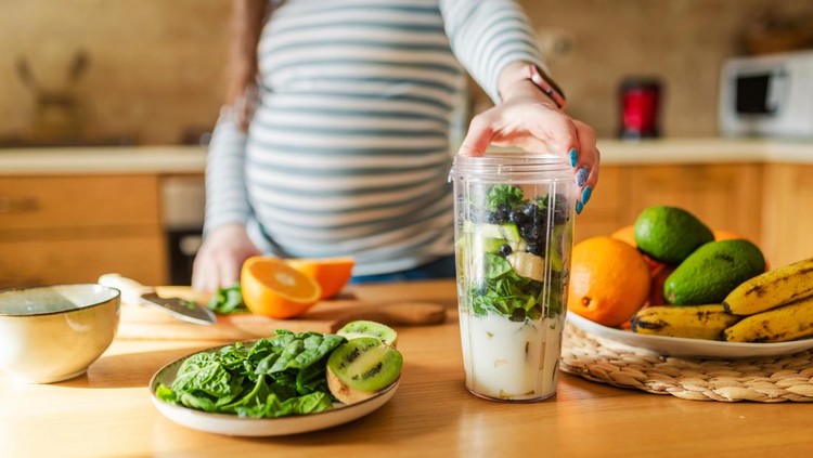 ibu hamil makan sayur