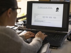 Pemerintah Juga Wajibkan Swasta Ikut WFH, Kecuali Bidang Ini