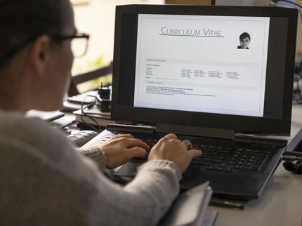 Ketahui Perbedaan Surat Lamaran dan CV, Jangan Sampai Keliru