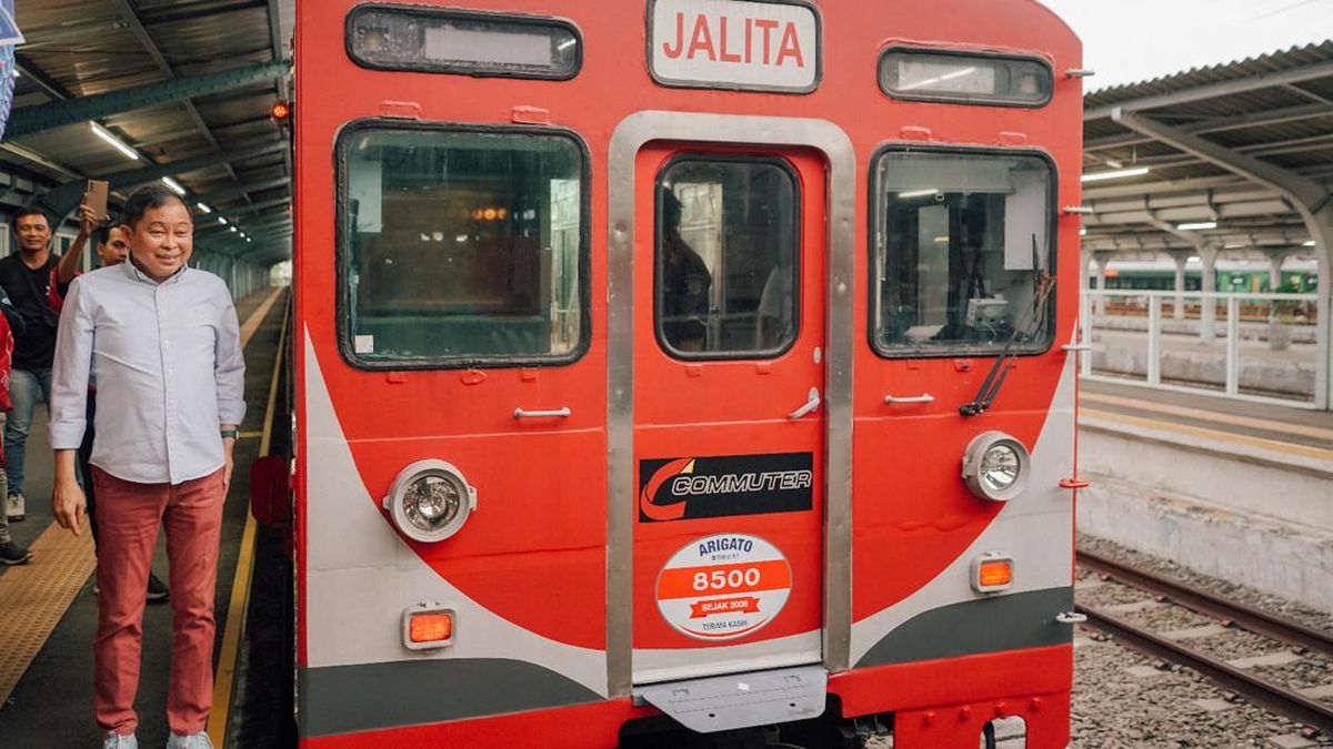 Alang-alang Terbakar, Perjalanan KRL Kampung Bandan Sempat Terganggu
