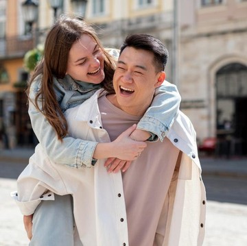 4 Kalimat Romantis untuk Pasangan yang Membuatnya Terasa Makin Dicintai, Ucapkan Lebih Sering!