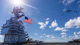 Di Ambang Perang, Kapal Induk Terbesar AS Merapat di Dekat Venezuela