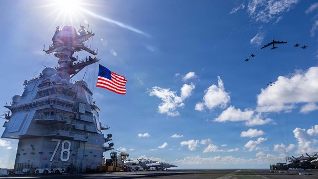 Militer Amerika Serikat mengatakan kapal induk mereka kini tiba di Laut Karibia, dekat perairan Venezuela, Minggu (16/11) untuk memperkuat operasi anti-narkoba.