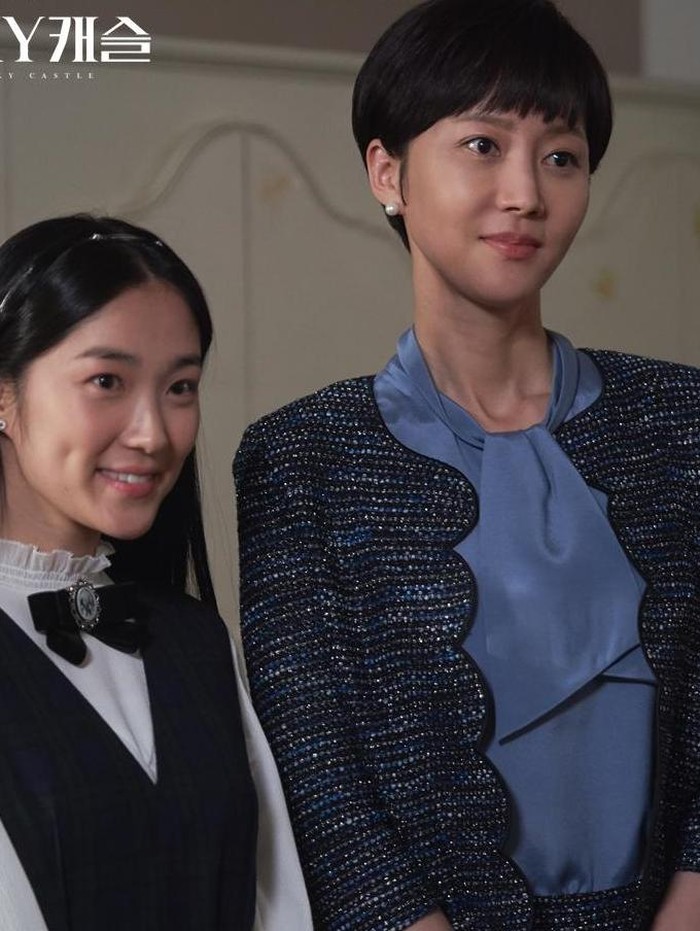 Kim Hye Yoon akan tampil dalam film kriminal berjudul Land bersama Yum Jung Ah yang sebelumnya sempat beradu akting di drama Sky Castle (2018).