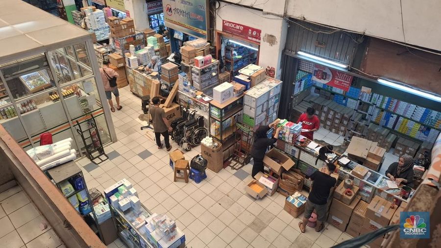 Kondisi Pasar Pramuka yang Mulai Kondusif Kembali Setelah Sempat Ricuh Akibat Kekecewaan Pedagang Akibat Kenaikan Tarif Sewa Kios. (CNBC Indonesia/Chandra) Kondisi Pasar Pramuka yang Mulai Kondusif Kembali Setelah Sempat Ricuh Akibat Kekecewaan Pedagang Akibat Kenaikan Tarif Sewa Kios. (CNBC Indonesia/Chandra)