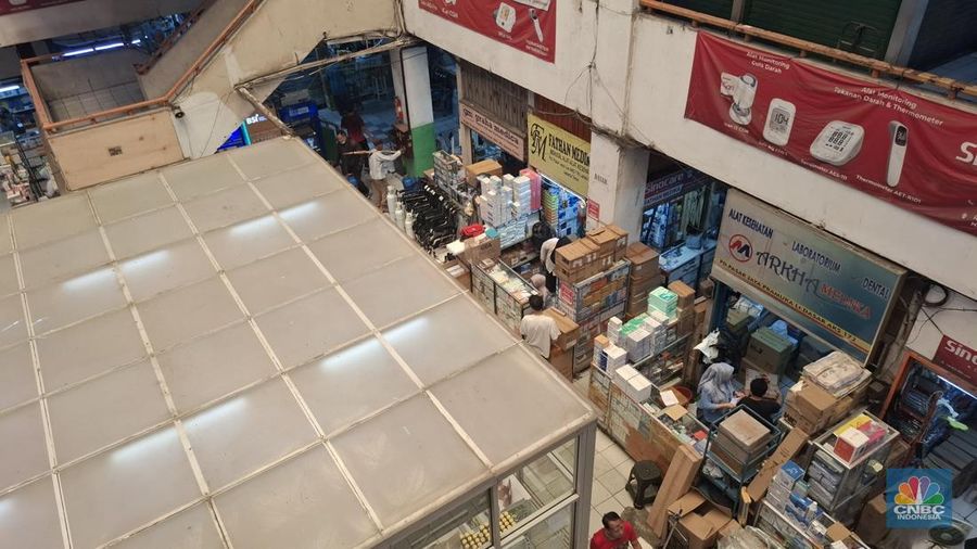 Kondisi Pasar Pramuka yang Mulai Kondusif Kembali Setelah Sempat Ricuh Akibat Kekecewaan Pedagang Akibat Kenaikan Tarif Sewa Kios. (CNBC Indonesia/Chandra) Kondisi Pasar Pramuka yang Mulai Kondusif Kembali Setelah Sempat Ricuh Akibat Kekecewaan Pedagang Akibat Kenaikan Tarif Sewa Kios. (CNBC Indonesia/Chandra)