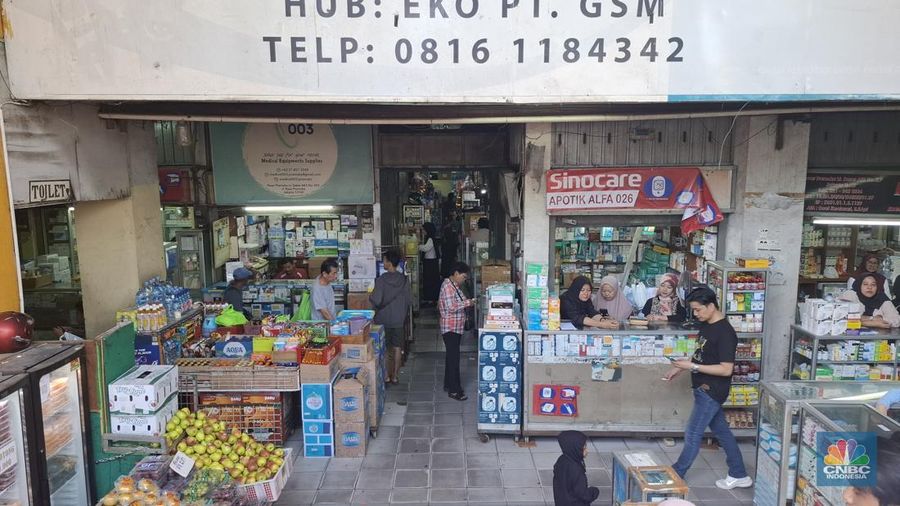 Kondisi Pasar Pramuka yang Mulai Kondusif Kembali Setelah Sempat Ricuh Akibat Kekecewaan Pedagang Akibat Kenaikan Tarif Sewa Kios. (CNBC Indonesia/Chandra) Kondisi Pasar Pramuka yang Mulai Kondusif Kembali Setelah Sempat Ricuh Akibat Kekecewaan Pedagang Akibat Kenaikan Tarif Sewa Kios. (CNBC Indonesia/Chandra)