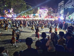 Kuda Lumping Hipnotis Pengunjung Lampung Fest 2025, Area Panggung Penuh
