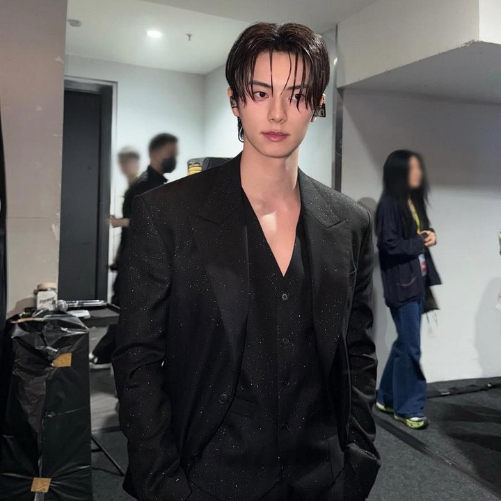 <p>Lee Chae Min belakangan ini tengah mencuri perhatian&nbsp;publik lewat drama terbarunya yang berhasil meraih rating tinggi, yakni <em>Bon Appetit, Your Majesty.</em> Sang aktor pun baru saja menyelesaikan acara <em>fan meeting</em> di Jakarta. (Foto: Instagram @l.c.m___)</p>