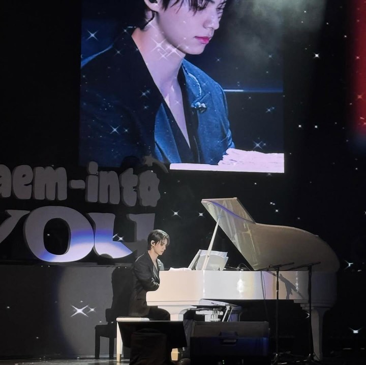 <p>Sang aktor pun membagikan beberapa momen saat mengadakan <em>fan meeting </em>tersebut melalui foto yang diunggah di akun Instagram pribadinya. Dilansir dari laman Instagram <em>@l.c.m____,</em> ia melengkapi unggahan itu dengan emoticon hati berwarna putih.&nbsp;(Foto: Instagram @l.c.m___)</p>