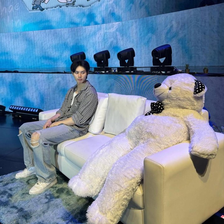 <p>Pemeran Raja Yi Heon ini menyapa para penggemarnya di Indonesia lewat acara<em> fan meeting</em> yang bertajuk <em>2025 LEE CHAE MIN FANMEETING TOUR &lsquo;Chaem-into you&rsquo;. </em>Tur di Jakarta telah sukses diselenggarakan pada Sabtu (15/11/2025).&nbsp;(Foto: Instagram @l.c.m___)</p>