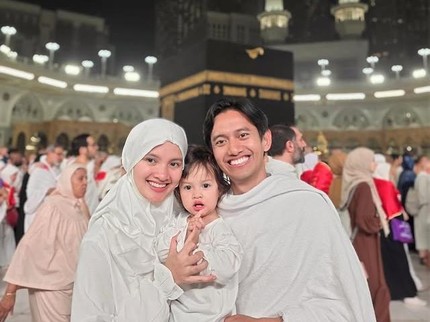 Momen Sabrina Anggraini & Belva Devara Bawa Anak Umrah Pertama Kali, Intip 5 Potretnya