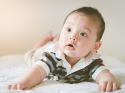 200 Nama Bayi Laki-laki Pembawa Rezeki 2 Kata Modern dan Islami Beserta Artinya