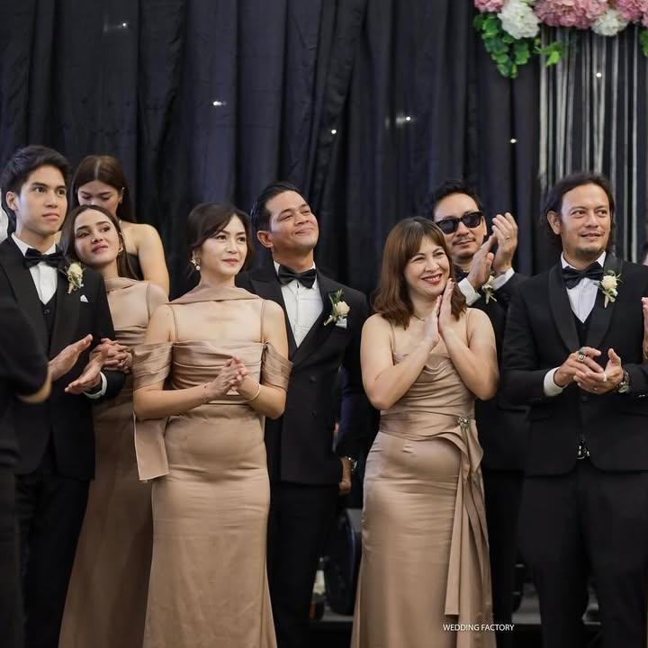 <p>Tyara Renata baru-baru ini mendampingi sang suami, Surya Insomnia, sekaligus menjadi <em>bridesmaid</em> di pernikahan Boiyen dan Rully Anggi, Sabtu (16/11/2025). Penampilan Tyara di acara ini mencuri perhatian netizen, Bunda. (Foto: Instagram @weddingsfactory)</p>