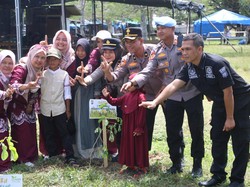 Polres Rohul Tanam Pohon Wujudkan Green Policing di MTQ XXV