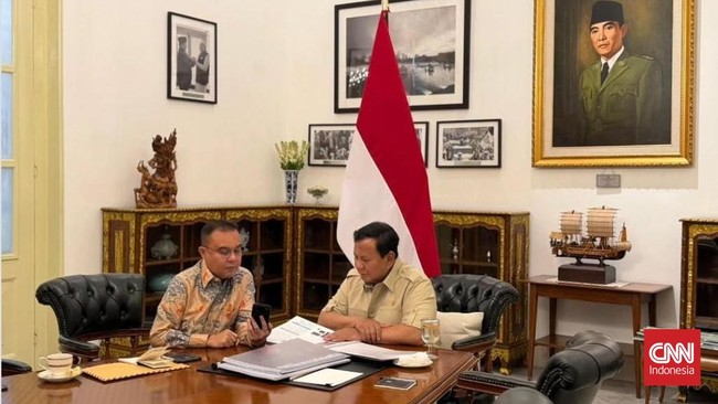 Presiden Prabowo Subianto dan Wakil Ketua DPR Sufmi Dasco Ahmad bertemu di Istana Merdeka untuk membahas program strategis dan isu politik keamanan.