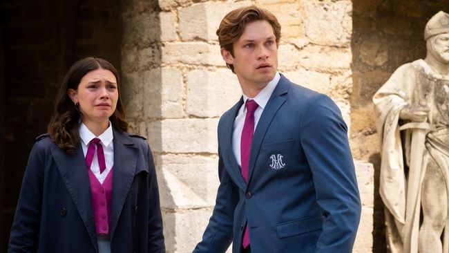 Sinopsis Maxton Hall season 2 tentang ujian baru hubungan Ruby Bell dan James Beaufort setelah kemesraan mereka di Oxford.