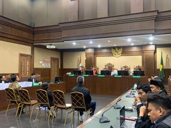 3 Terdakwa Kasus Korupsi LPEI Rp 958 M Dituntut 6 hingga 11 Tahun Penjara