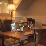 Ternyata Ini Tujuan Restoran Pakai Lampu Remang-Remang, Sudah Tahu?