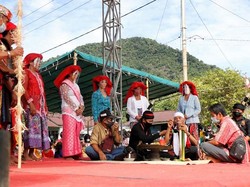 Tradisi Ngabayotn, Ritual Dayak Salako Usai Panen Terakhir